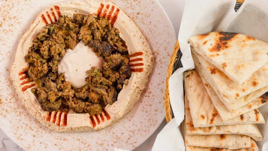 Hummus with Kefta